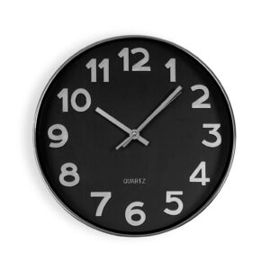 Reloj de pared negro con números plateados 30cm